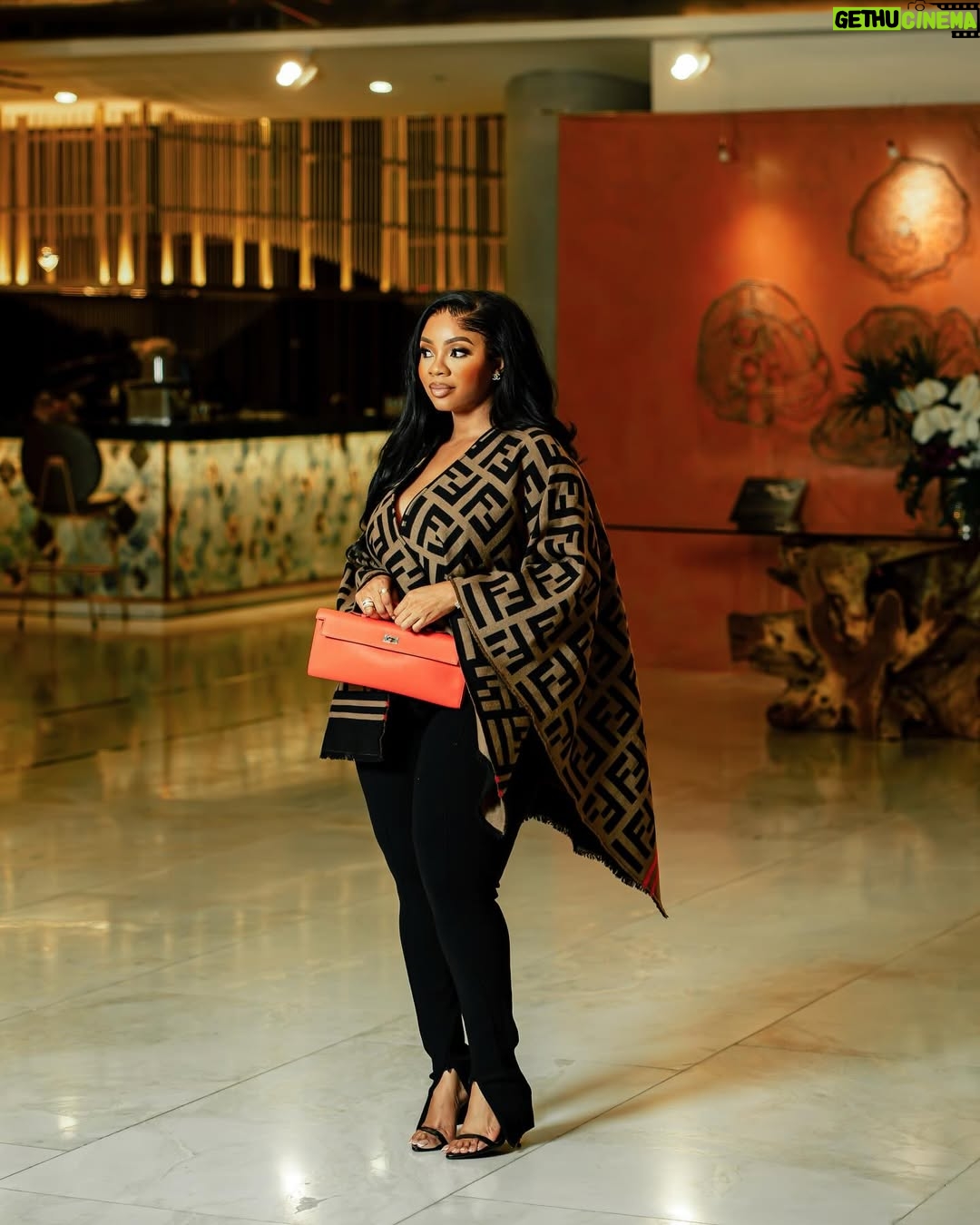 Serwaa Amihere - 33.1K Likes - Rainy Nights in Jo’burg
Kellycut shopped by : @lena_luxe_