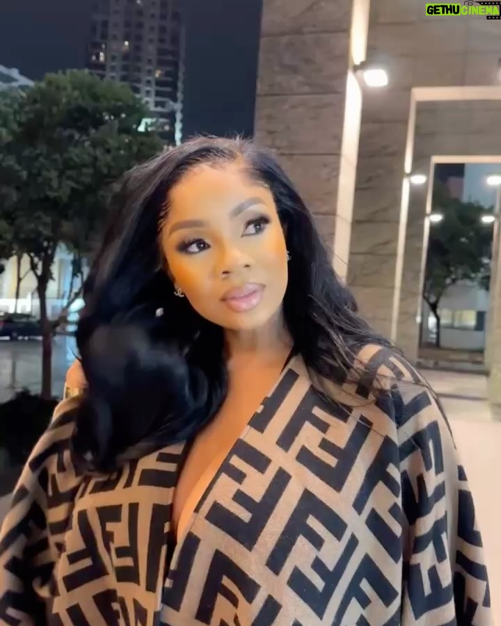Serwaa Amihere - 33.1K Likes - Rainy Nights in Jo’burg
Kellycut shopped by : @lena_luxe_