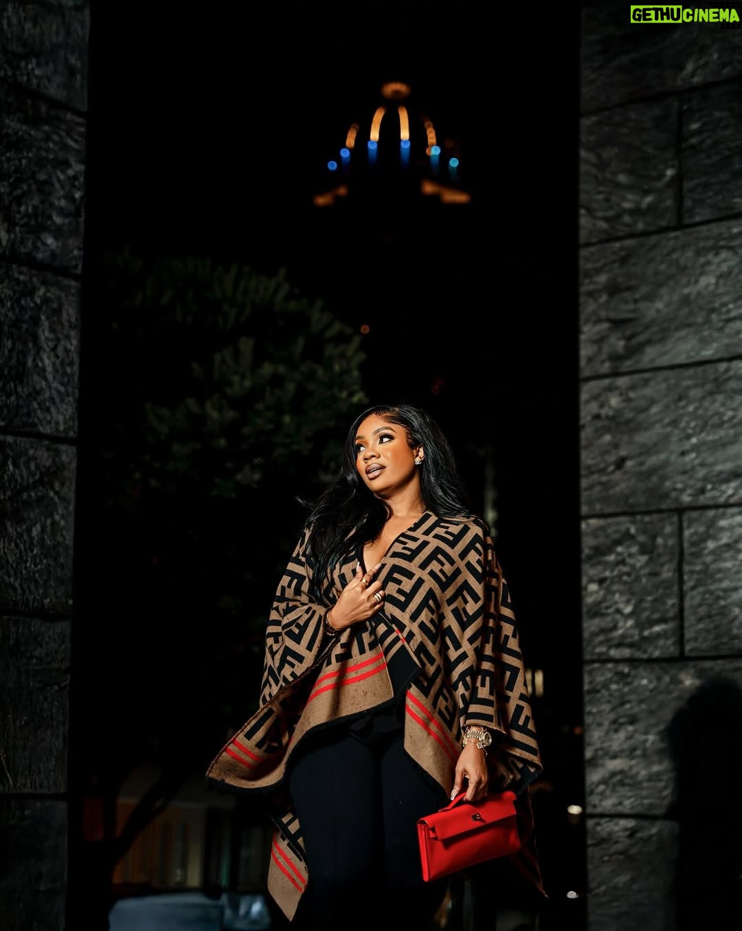 Serwaa Amihere - 33.1K Likes - Rainy Nights in Jo’burg
Kellycut shopped by : @lena_luxe_