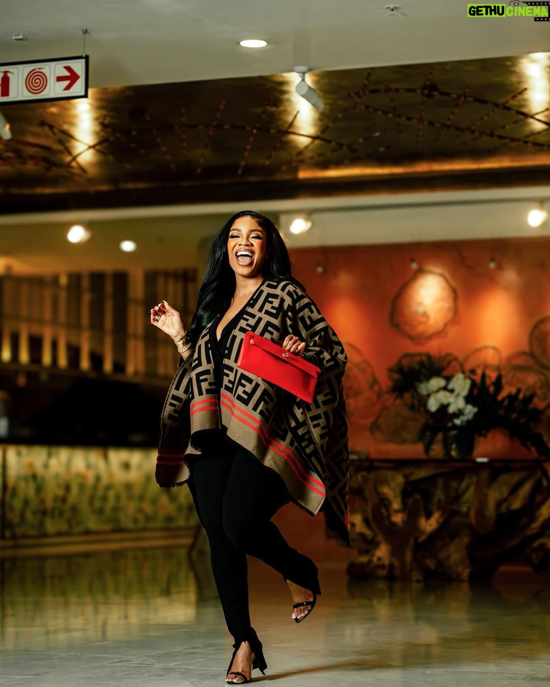 Serwaa Amihere - 33.1K Likes - Rainy Nights in Jo’burg
Kellycut shopped by : @lena_luxe_