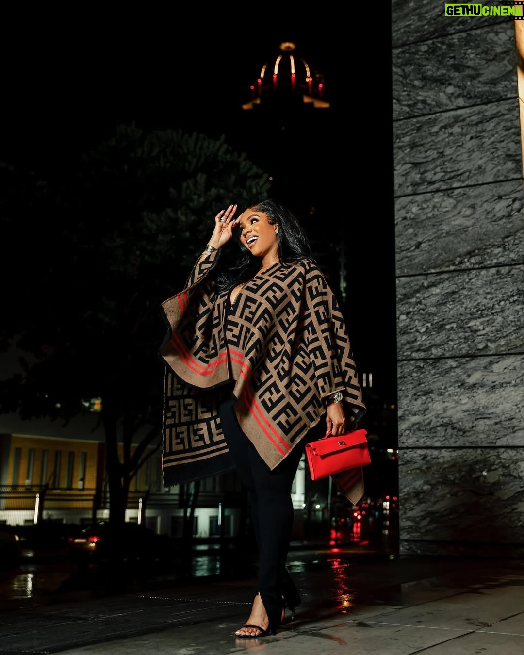 Serwaa Amihere - 33.1K Likes - Rainy Nights in Jo’burg
Kellycut shopped by : @lena_luxe_
