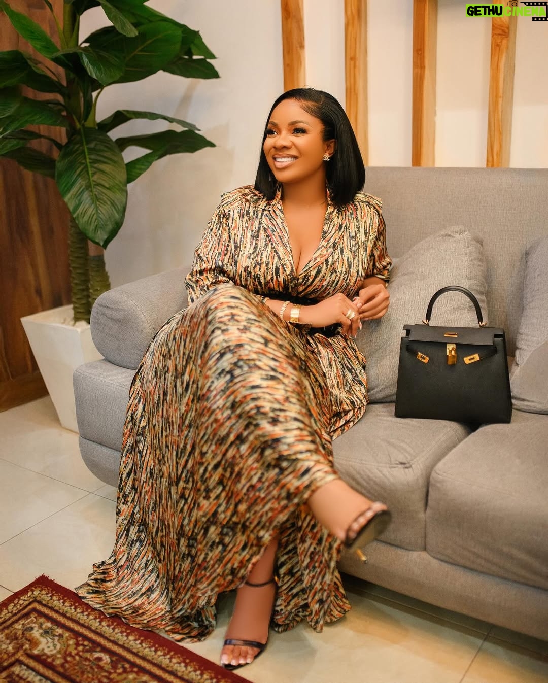 Serwaa Amihere - 16.9K Likes - I went on a media tour to promote @ccawardsafrica
Many observations and lessons learnt which I will share when back in Ghana
Hair : @oh_my_hairr
Makeup : @theglambrushes_