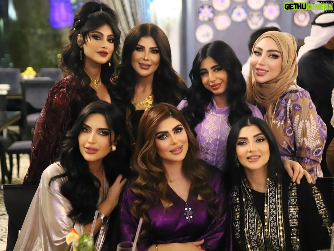 Shaila Sabt - 14.5K Likes - مع احلى قروب بالدنيا😍 #بيت_حمولة 😍 شكرا على الغيقة واللمه الجميله ويارب دايما بنجاح وتوفيق من الله 😍 احبكم يا انظف قلوب واطيب ناس
@elhamalfadalah
@dream.picturesss
@shehabaljowhar
@mq_photoshoot