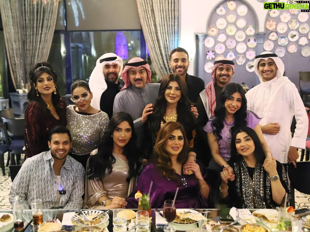 Shaila Sabt - 14.5K Likes - مع احلى قروب بالدنيا😍 #بيت_حمولة 😍 شكرا على الغيقة واللمه الجميله ويارب دايما بنجاح وتوفيق من الله 😍 احبكم يا انظف قلوب واطيب ناس
@elhamalfadalah
@dream.picturesss
@shehabaljowhar
@mq_photoshoot