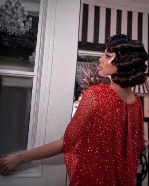Shaila Sabt Instagram - أناقة لسانك هي ترجمة لأناقة تفكيريك فلا ترفع صوتك بل ارفع مستوى كلاماتك..
..
تصوير العالمي @mohammed_vivid ..
..
مكياج الراقية @fatema.jameel ..
..
شعر الراقية @reena.hairartist ..
..
ناطرين الفيديو يا خليل @khalilalmalood ..
..
اللبس من الذوق كله @whiterose.bh @yousef_aljasmi