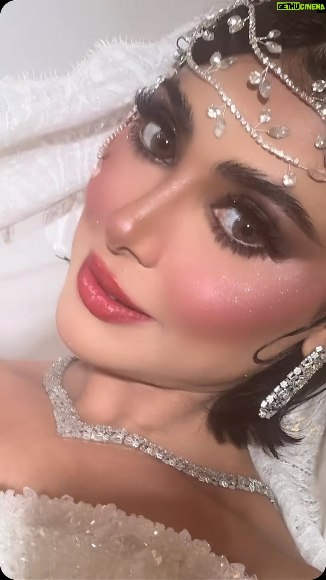 Shaila Sabt - 58.7K Likes - حلو لما عندي وايد فيدوات مصورتهم ايام التصوير وما نزلتهم 😝 لوك هبة عروسات ٢٠٢٥ 😝😌 .. #بيت_حمولة ..
