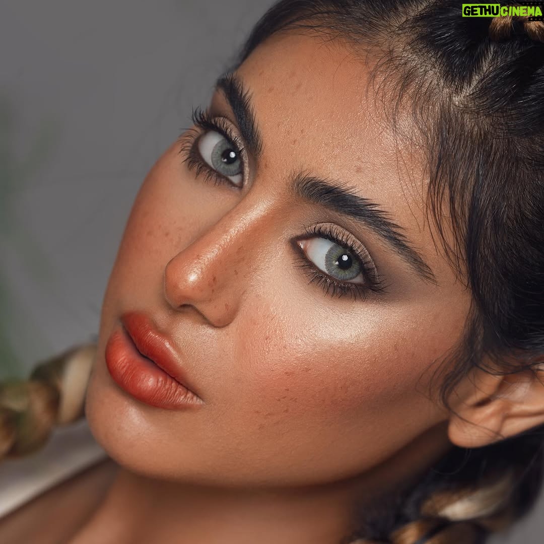 Shaila Sabt - 13.9K Likes - لا تقلل من شأن أحد فالكمال لله وحده، ولا تجاهر بعيوب الخلق وعيبك مدسوس..
..
مكياج الغالية @masooma.hashim ..
تصوير الرائعة @safa.photographer