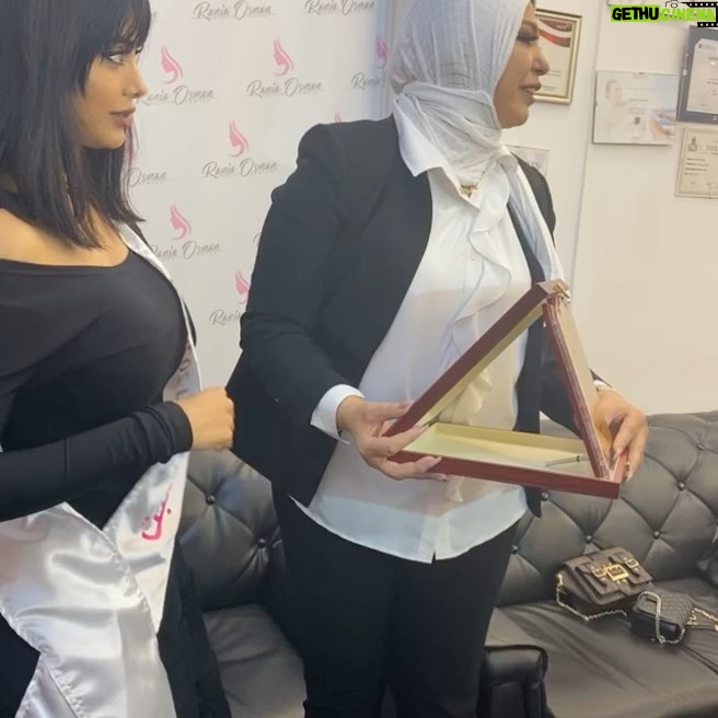 Shaila Sabt - 20.6K Likes - كن كالنخيل عن الأحقاد مرتفعا ...يؤذى برجم فيعطي خير أثمار... واصبر إذا ضقت ذرعا والزمان سطا... لا يحصل اليسر إلا بعد إعسار..
..
#سفيرة_جمال_العرب #شيلاء_سبت ..
..
@raniaosmanbeautycentre