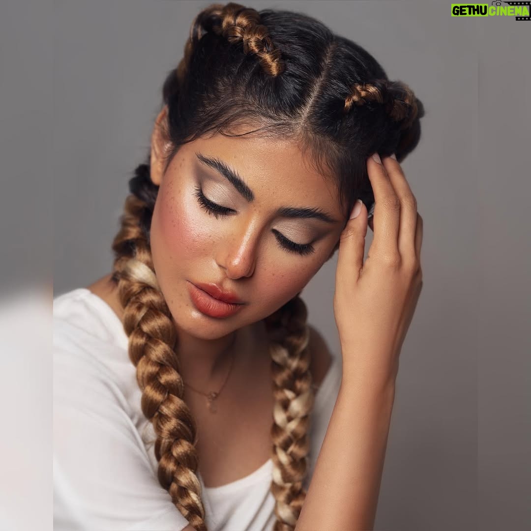 Shaila Sabt - 13.8K Likes - أحسنّ الظن بالناس
كأنهم كلهم خيرا
واعتمد على نفسك
كأنه لا خير في الناس.
..
مكياج الجميلة قلبا وقالبا @masooma.hashim ..
..
تصوير المليحة @safa.photographer
