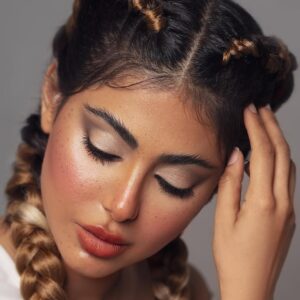 Shaila Sabt Instagram - ‏أحسنّ الظن بالناس
‏كأنهم كلهم خيرا
‏واعتمد على نفسك
‏كأنه لا خير في الناس.
..
مكياج الجميلة قلبا وقالبا @masooma.hashim ..
..
تصوير المليحة @safa.photographer