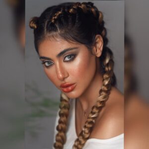 Shaila Sabt Instagram - Time heals Everything... 
.
مكياج الغالية @masooma.hashim ..
..
تصوير الغالية @safa.photographer