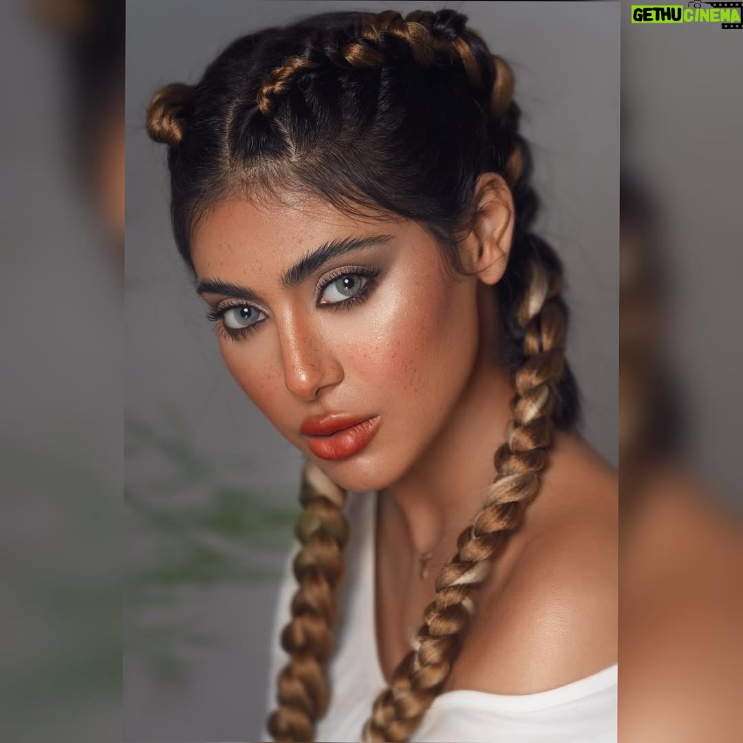 Shaila Sabt - 20.8K Likes - Time heals Everything...
.
مكياج الغالية @masooma.hashim ..
..
تصوير الغالية @safa.photographer