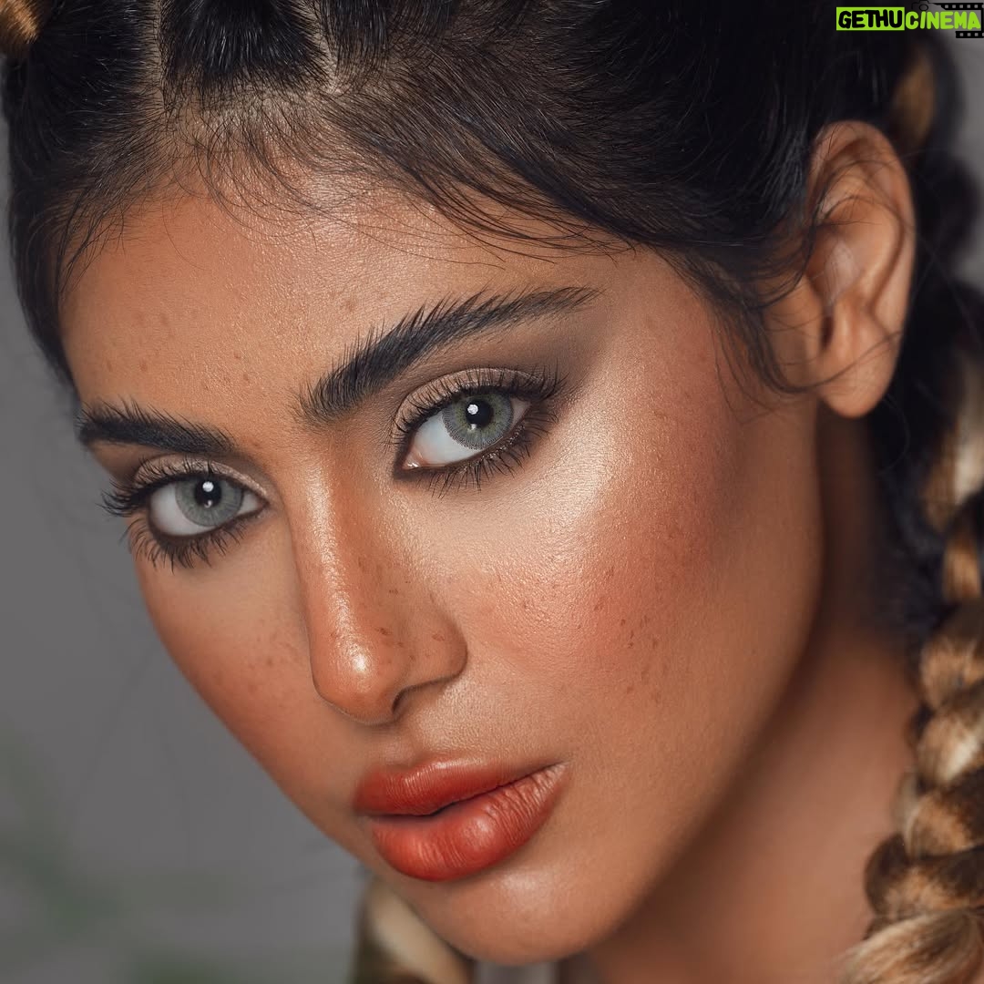 Shaila Sabt - 20.8K Likes - Time heals Everything...
.
مكياج الغالية @masooma.hashim ..
..
تصوير الغالية @safa.photographer