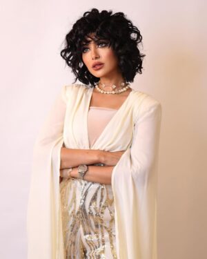 Shaila Sabt Instagram - #بيت_حمولة .. تحبون ولا تكرهون نوف؟؟ 😈
نوف: لا تقولون طرف ثالث 😡😡 ترا ما قالو لي ان يحب وحده يوم زواجنا عرفت .. وعلى اساس كل شي انتهى ..وقالو ان خلود تزوجت وخلاص 🤔 وعمتي وابوي مايرضون اتطلق .. بس انا اعلمهم اخليهم يطلقوني منه غصب بخرب لهم البيت ولي فيه 🤫 لا تقولون لحد شبسوي فيهم ..
#شيلاء_سبت