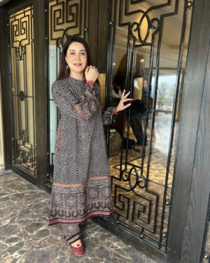 Shaista Lodhi Instagram - Serving Sindhi soul, sugar sass & sukoon straight from the streets of Sukkur.
Wardrobe: @ybq.designstudios 
Styled by: @harmarzkidawai 

#Sukkar #YBQ