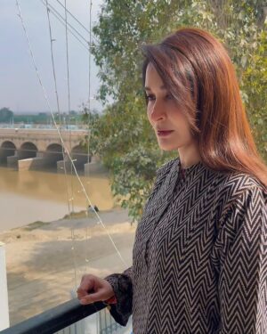 Shaista Lodhi Instagram - Serving Sindhi soul, sugar sass & sukoon straight from the streets of Sukkur.
Wardrobe: @ybq.designstudios 
Styled by: @harmarzkidawai 

#Sukkar #YBQ