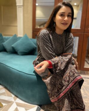 Shaista Lodhi Instagram - Serving Sindhi soul, sugar sass & sukoon straight from the streets of Sukkur.
Wardrobe: @ybq.designstudios 
Styled by: @harmarzkidawai 

#Sukkar #YBQ