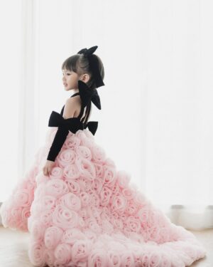 Shandy Aulia Instagram - Five years of pure magic! 

Thank you @mryogiepratama for making such a beautiful dress for my little girl. 

Photo by @davidsalim