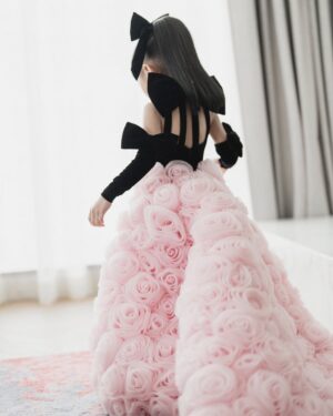 Shandy Aulia Instagram - Five years of pure magic! 

Thank you @mryogiepratama for making such a beautiful dress for my little girl. 

Photo by @davidsalim