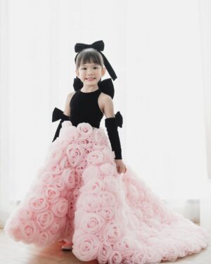 Shandy Aulia Instagram - Five years of pure magic! 

Thank you @mryogiepratama for making such a beautiful dress for my little girl. 

Photo by @davidsalim