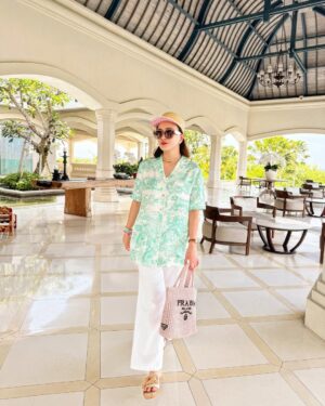 Shandy Aulia Instagram - Stuck in the same place i’ve always been
and wondering…