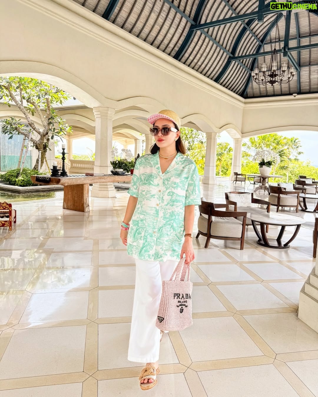 Shandy Aulia - 38.3K Likes - Stuck in the same place i’ve always been
and wondering…