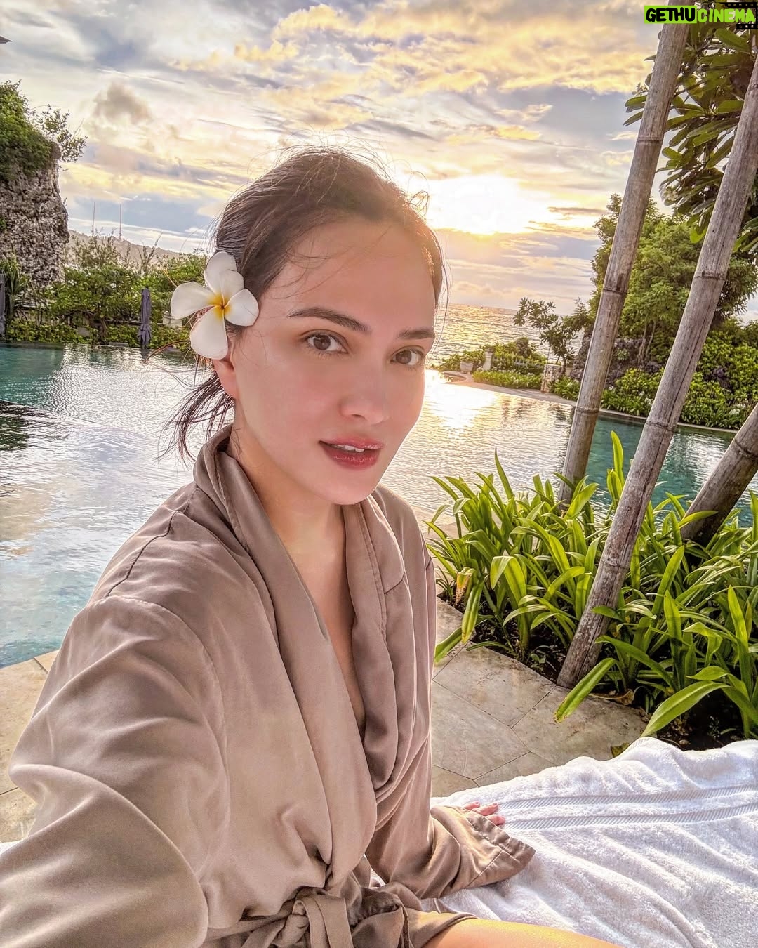 Shandy Aulia - 38.3K Likes - Stuck in the same place i’ve always been
and wondering…