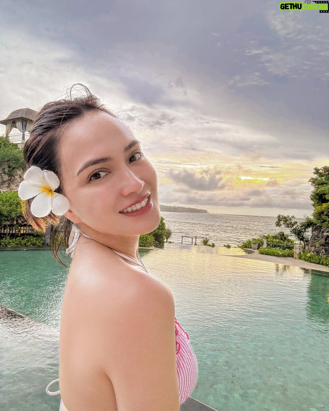 Shandy Aulia - 38.3K Likes - Stuck in the same place i’ve always been
and wondering…