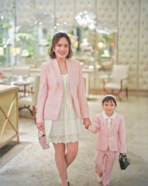 Shandy Aulia Instagram - Love so big, it can’t fit in a caption.💖