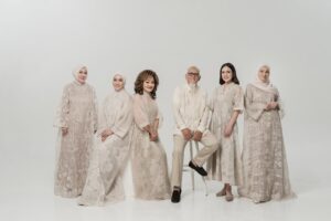Shandy Aulia Instagram - I can’t choose which family I was born into.
They are God’s gift to me. 
and all of this has a beautiful purpose from God.

📷 @davidsalim 
@saptodjojokartiko