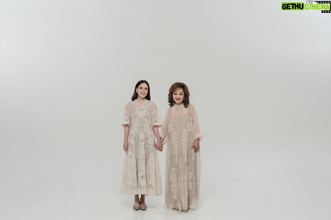 Shandy Aulia - 62.8K Likes - I can’t choose which family I was born into.
They are God’s gift to me.
and all of this has a beautiful purpose from God.
📷 @davidsalim
@saptodjojokartiko