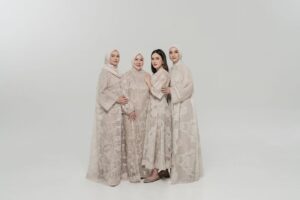 Shandy Aulia Instagram - I can’t choose which family I was born into.
They are God’s gift to me. 
and all of this has a beautiful purpose from God.

📷 @davidsalim 
@saptodjojokartiko