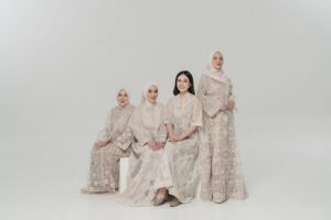 Shandy Aulia Instagram - I can’t choose which family I was born into.
They are God’s gift to me. 
and all of this has a beautiful purpose from God.

📷 @davidsalim 
@saptodjojokartiko