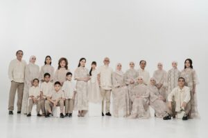Shandy Aulia Instagram - I can’t choose which family I was born into.
They are God’s gift to me. 
and all of this has a beautiful purpose from God.

📷 @davidsalim 
@saptodjojokartiko