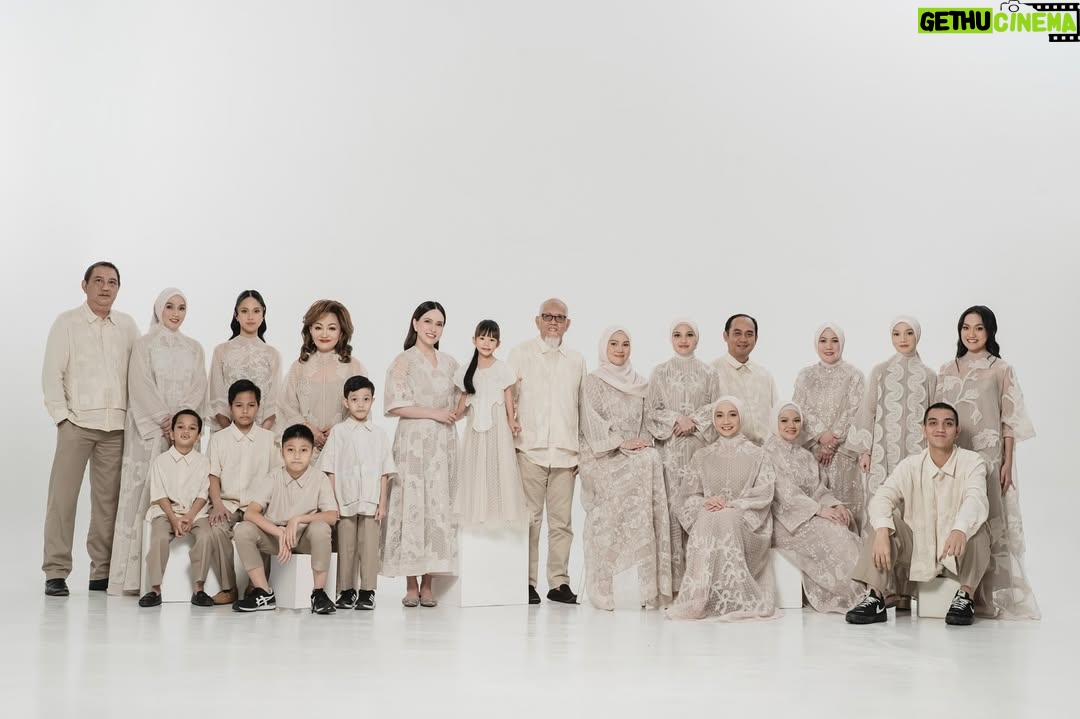 Shandy Aulia - 62.8K Likes - I can’t choose which family I was born into.
They are God’s gift to me.
and all of this has a beautiful purpose from God.
📷 @davidsalim
@saptodjojokartiko