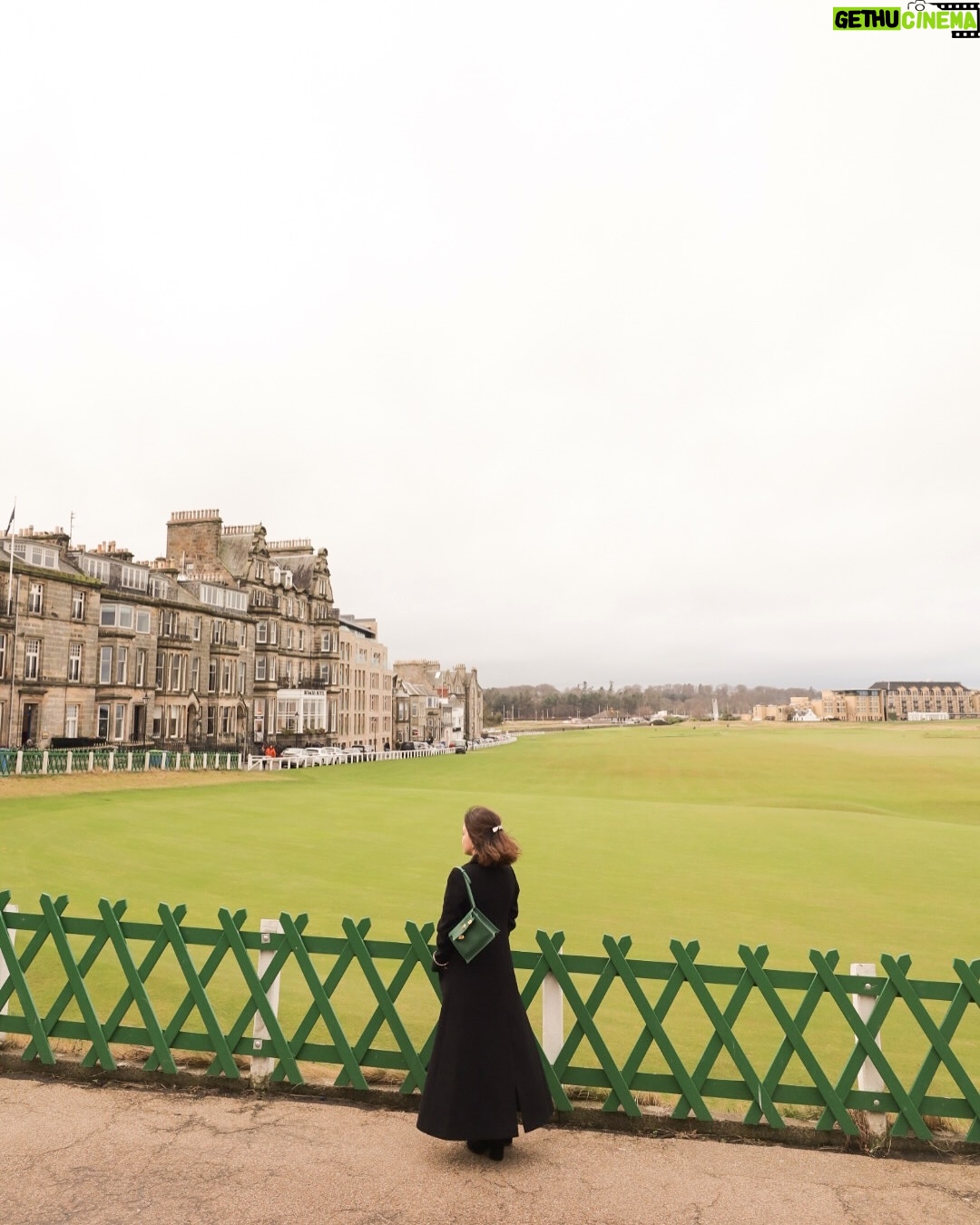 Shandy Aulia - 25K Likes - Fall in love with the town, and in turn the course, and both things meld into one another to create a single experience.
St. Andrews 🏴
December 2024.