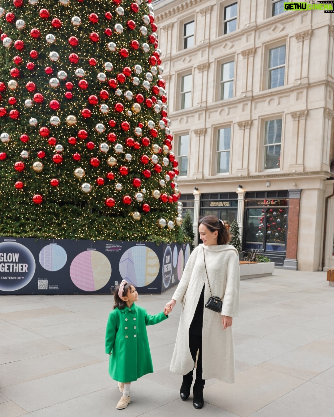 Shandy Aulia - 58.6K Likes - Blessings, love, and peace to you this Christmas🎄
Wishing you love, joy, and peace this Christmas season.🎄
London,
Dec 25th, 2025.