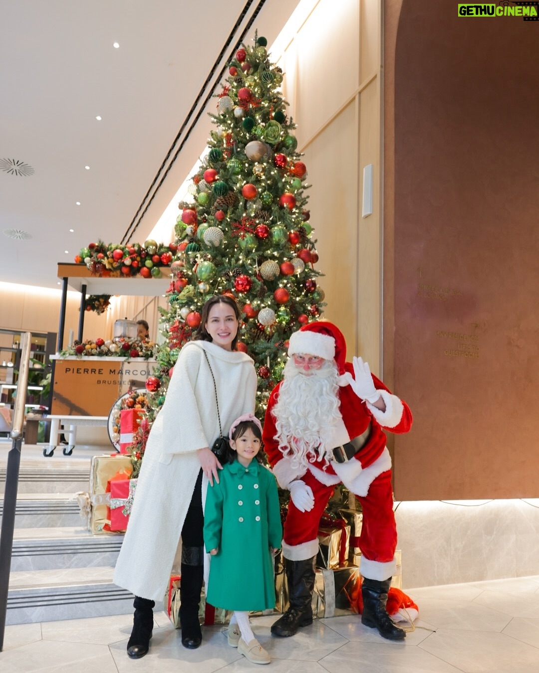 Shandy Aulia - 58.6K Likes - Blessings, love, and peace to you this Christmas🎄
Wishing you love, joy, and peace this Christmas season.🎄
London,
Dec 25th, 2025.