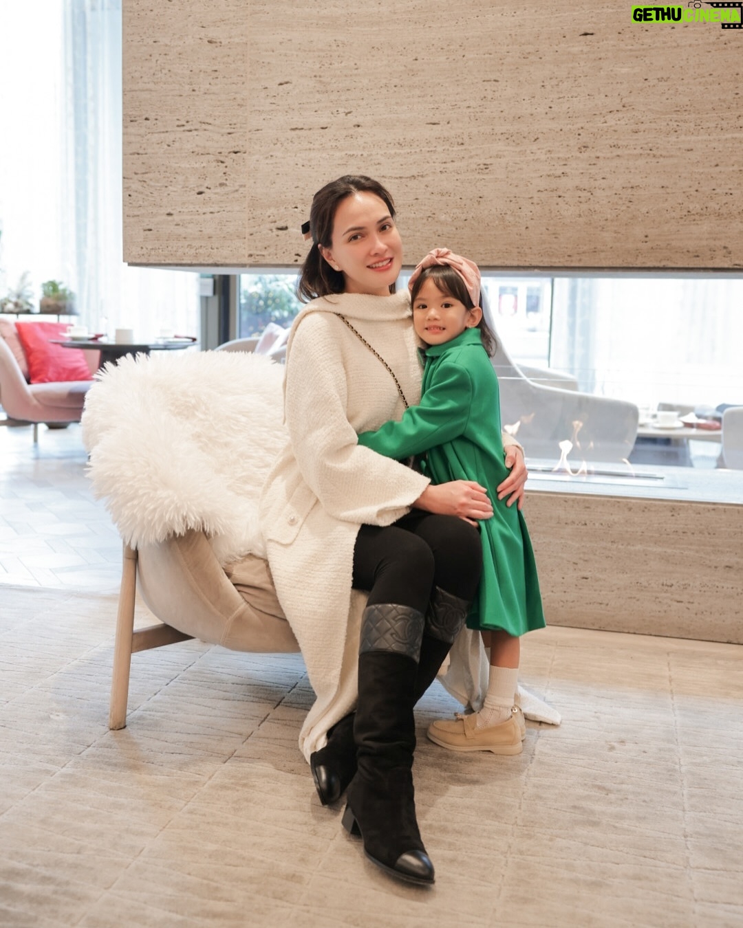 Shandy Aulia - 58.6K Likes - Blessings, love, and peace to you this Christmas🎄
Wishing you love, joy, and peace this Christmas season.🎄
London,
Dec 25th, 2025.
