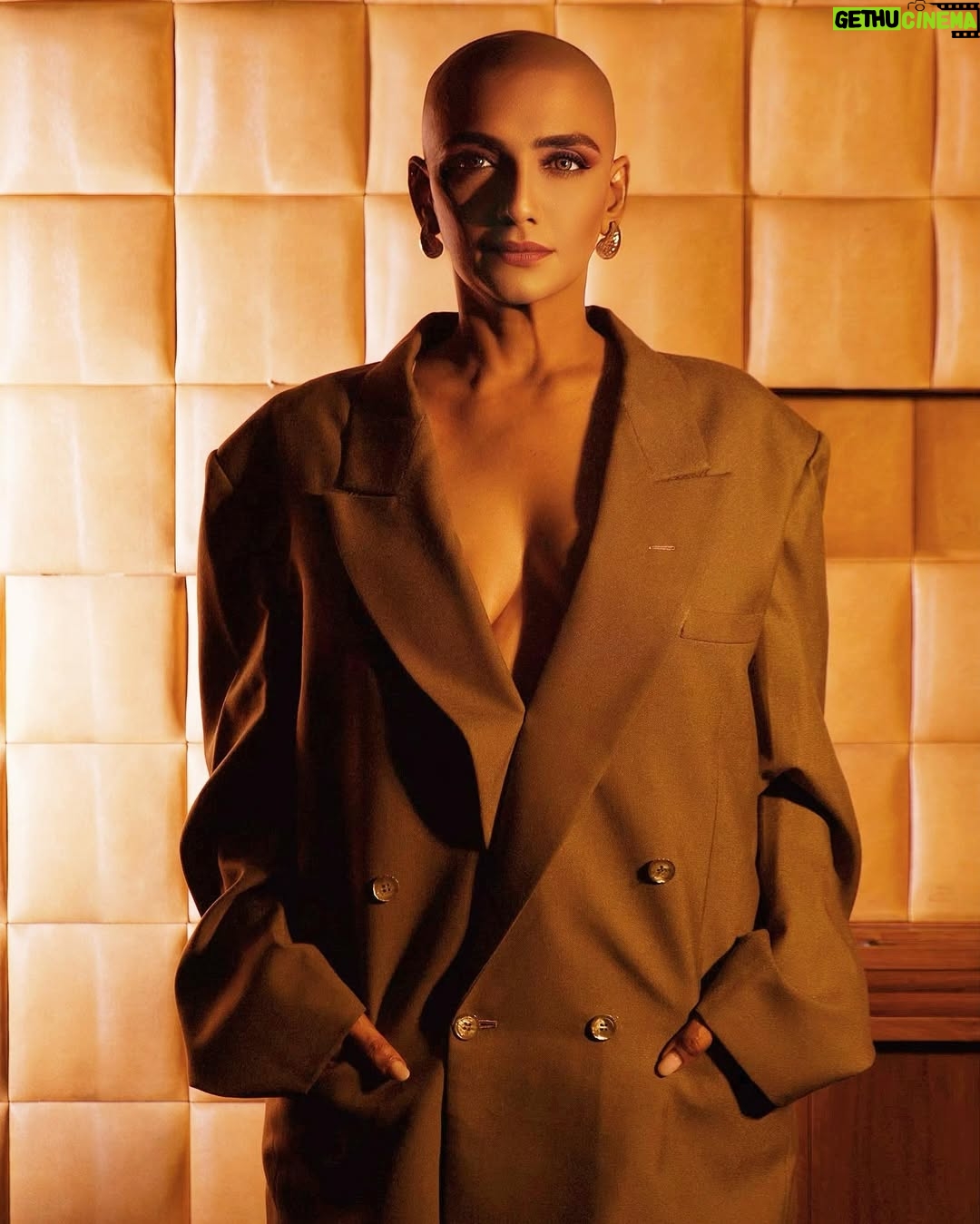 Shanti Priya - 3.4K Likes - I recently went bald and my experience has been quite something. As women, we often set limitations in life, go by the rules and even keep ourselves caged. With this transformation, I have set myself free, free from limitations and intending to break the beauty standards that the world has set upon us and I do it with a lot of courage and faith in my heart!
Today, I also carry the memory of my late husband close, in his blazer that still holds his warmth. ♥️

Sending power and love to all the women out there! ✨

. 📸- @portraitsatplaces 

#ShanthiPriya #BaldAndBeautiful