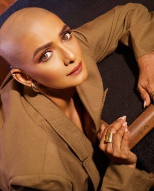 Shanti Priya Instagram - I recently went bald and my experience has been quite something. As women, we often set limitations in life, go by the rules and even keep ourselves caged. With this transformation, I have set myself free, free from limitations and intending to break the beauty standards that the world has set upon us and I do it with a lot of courage and faith in my heart!
Today, I also carry the memory of my late husband close, in his blazer that still holds his warmth. ♥️

Sending power and love to all the women out there! ✨

. 📸- @portraitsatplaces 

#ShanthiPriya #BaldAndBeautiful