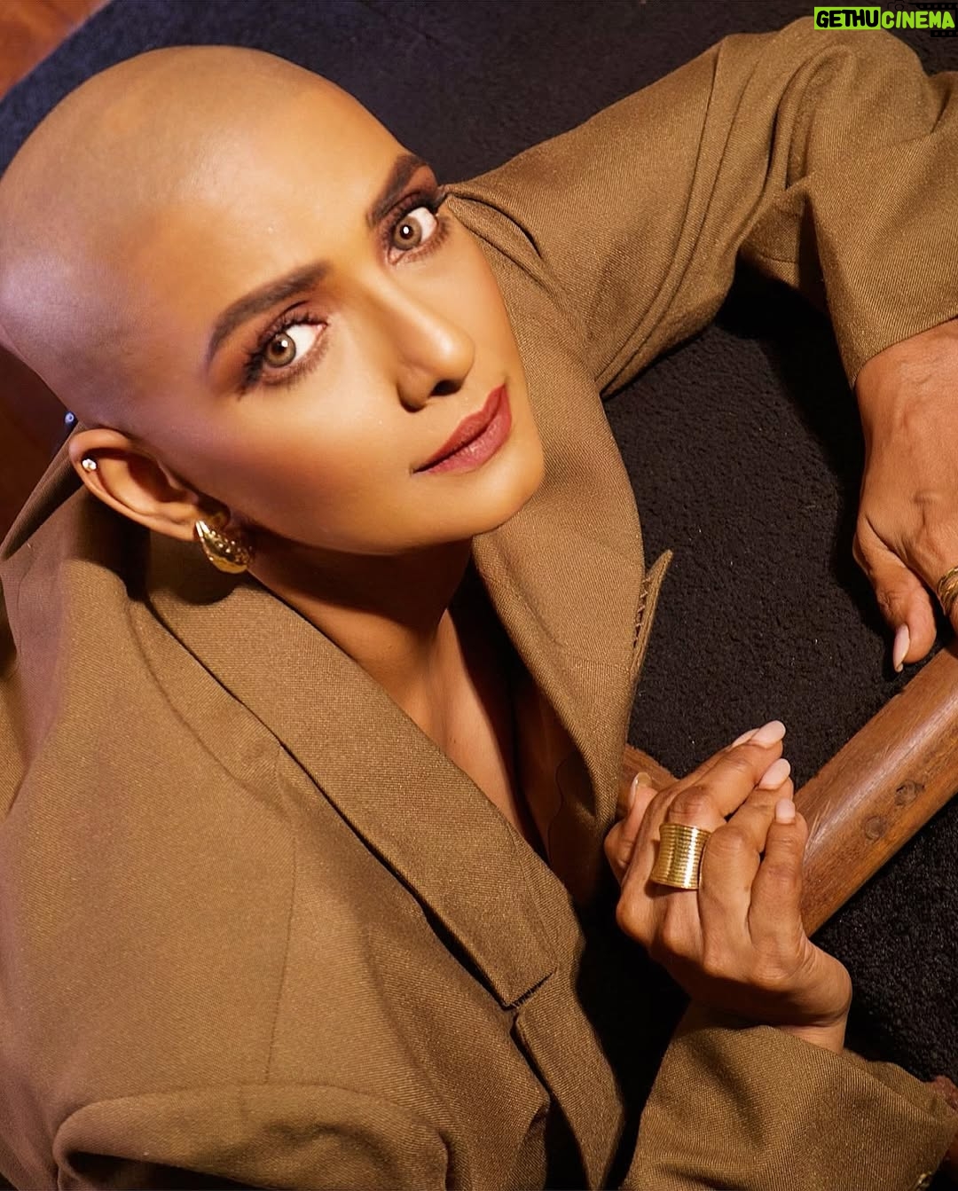 Shanti Priya - 3.4K Likes - I recently went bald and my experience has been quite something. As women, we often set limitations in life, go by the rules and even keep ourselves caged. With this transformation, I have set myself free, free from limitations and intending to break the beauty standards that the world has set upon us and I do it with a lot of courage and faith in my heart!
Today, I also carry the memory of my late husband close, in his blazer that still holds his warmth. ♥️

Sending power and love to all the women out there! ✨

. 📸- @portraitsatplaces 

#ShanthiPriya #BaldAndBeautiful