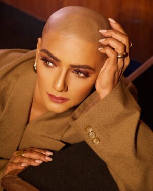 Shanti Priya Instagram - I recently went bald and my experience has been quite something. As women, we often set limitations in life, go by the rules and even keep ourselves caged. With this transformation, I have set myself free, free from limitations and intending to break the beauty standards that the world has set upon us and I do it with a lot of courage and faith in my heart!
Today, I also carry the memory of my late husband close, in his blazer that still holds his warmth. ♥️

Sending power and love to all the women out there! ✨

. 📸- @portraitsatplaces 

#ShanthiPriya #BaldAndBeautiful