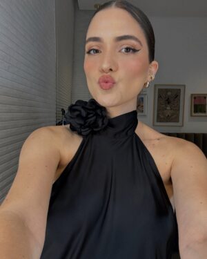 Shany Nadan Instagram - Unas selfies al año no hacen daño 🖤