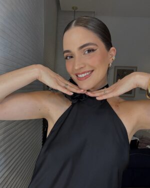 Shany Nadan Instagram - Unas selfies al año no hacen daño 🖤