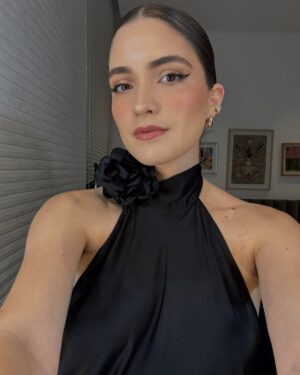Shany Nadan Instagram - Unas selfies al año no hacen daño 🖤