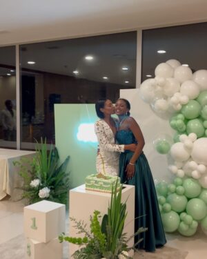 Sharam Diniz Instagram - 15 primaveras 🎂 
Que sejam leves, com amor
Alegria e saúde sempre. ❤️
Feliz aniversário @im_kuweissa231 👸🏾