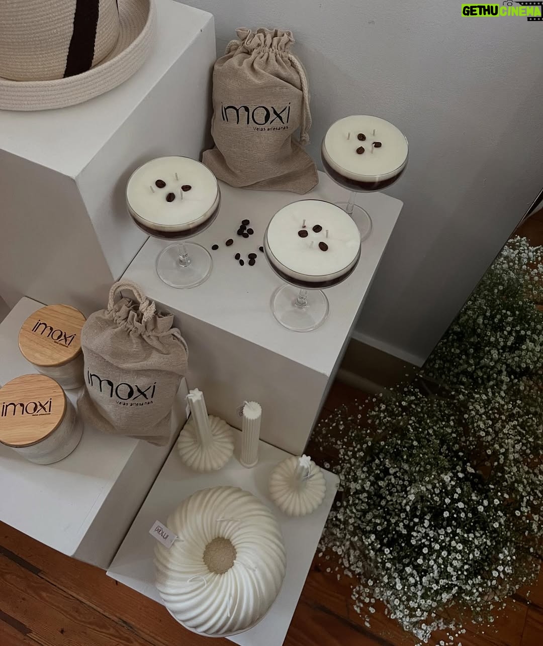 Sharam Diniz - 10.4K Likes - Uma tarde bem passada com
os meus camones da bandula
a promover união e negócios de família.
@candlesbyimoxi 🕯️“available now”.