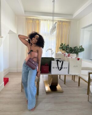 Sharon Ooja Instagram - Happy birthday to me💃🏽💃🏽💃🏽💃🏽💃🏽😍😍this is my peaceful joyful era🥹🥰… this year is so special to me .., I call it the year God answered me ❤️🥹as it’s my year of rejoicing all through starting from this month. God has said I should ask and it shall be given,His answers to me are yes and amen ..This year is so special..Gods peace, love, favour , grace , protection have been my story … I feel super blessed … thank You God …❤️ birthday has been sooooo cute already 🥹😍😍😍😍.. odogwu dey work🤣🤣❤️❤️

Photography @wutlife