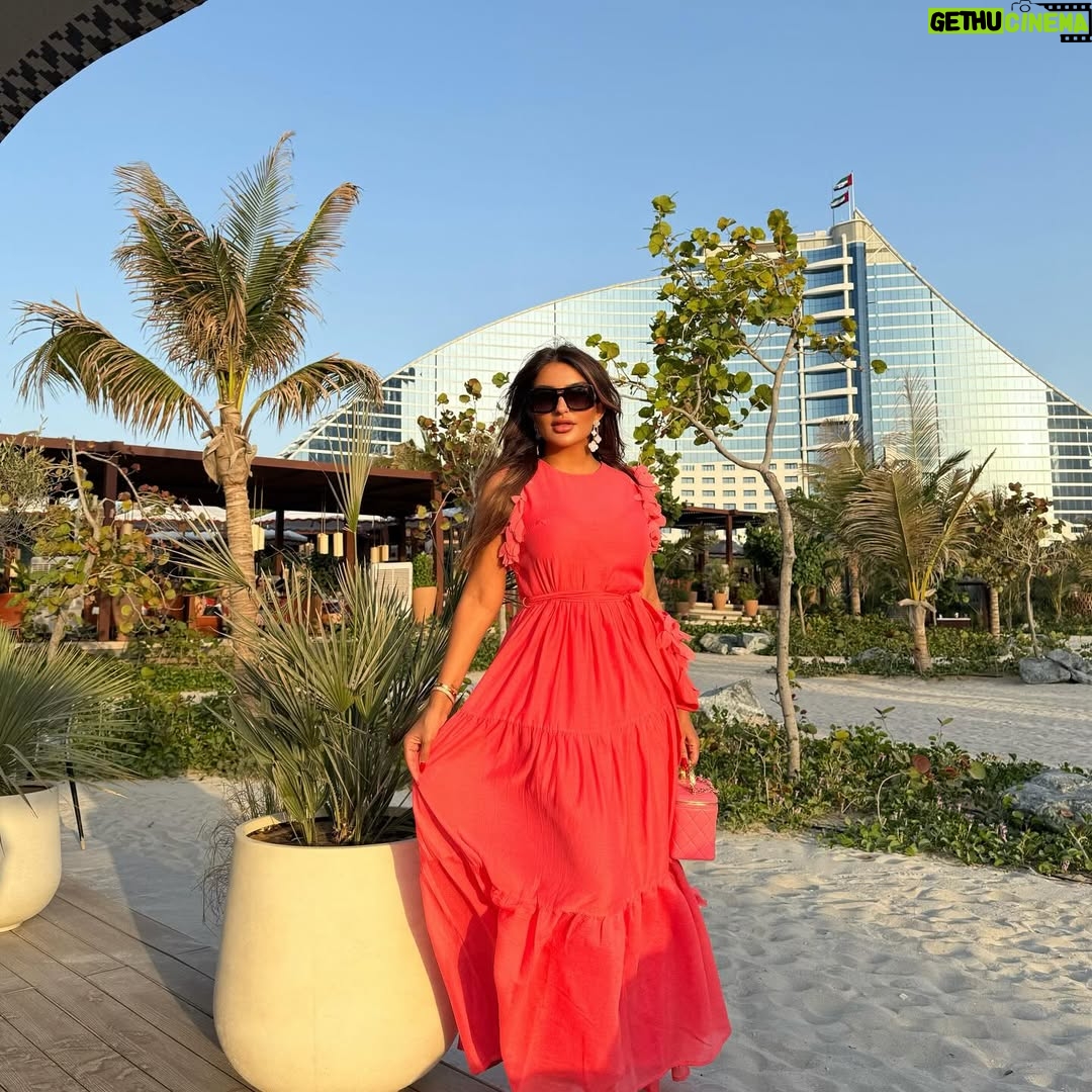 Shatha Hassoun - 3 Likes - Me gustas tu ♥️ #SH
Dress @baruni_fashion